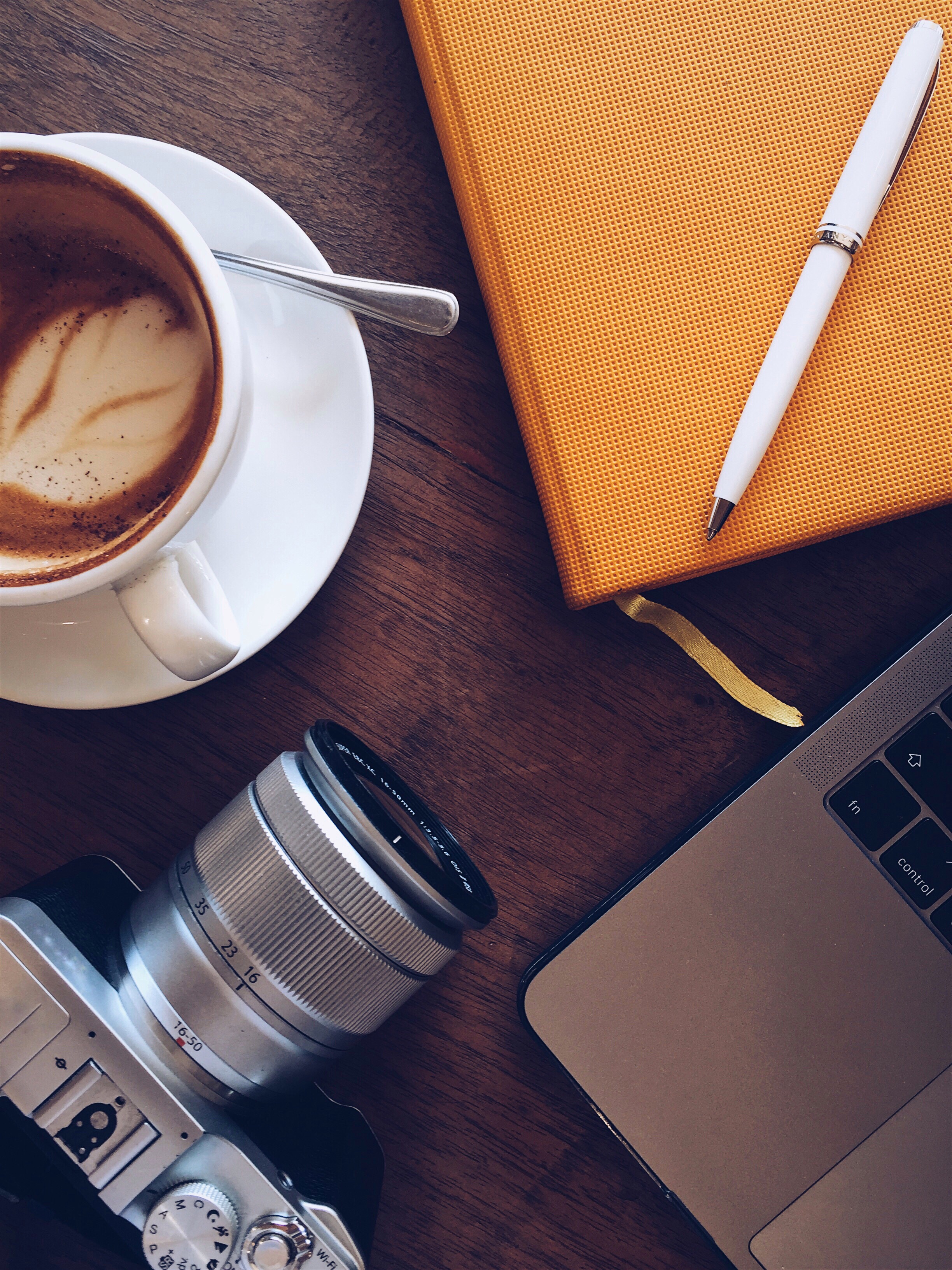 coffee-cup-hot-and-notebook-pen-on-desk-table